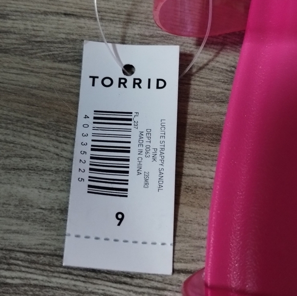 Torrid Lucite Strappy Sandal Wide Width Pink size 9WW - Picture 3 of 6
